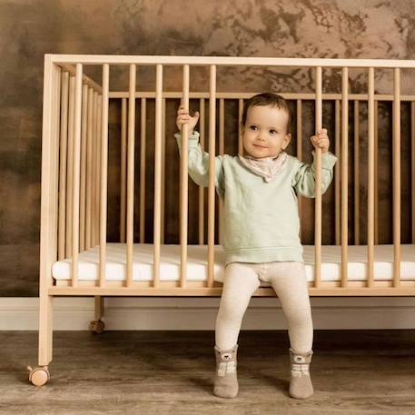 Lit bébé à barreaux pliable en hêtre massif naturel - Marque - Modèle - Dimensions 60x120 cm - Matelas inclus MARRON 2 - vertbaudet enfant 