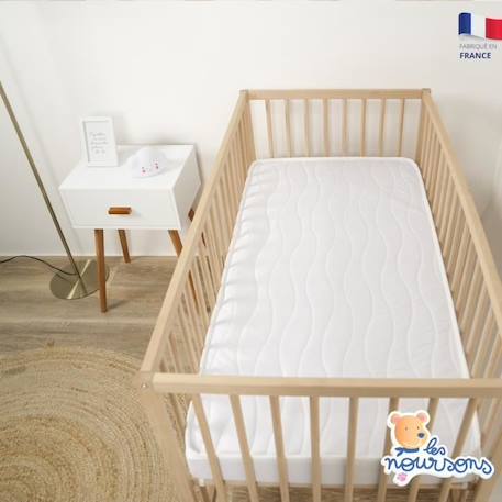 LES NOURSONS - Matelas Bébé Climatisé - 70x140 cm - 1 face Été fraîche / 1 face Hiver ouatinée - Oeko Tex® - Fabrication Française BLANC 3 - vertbaudet enfant 