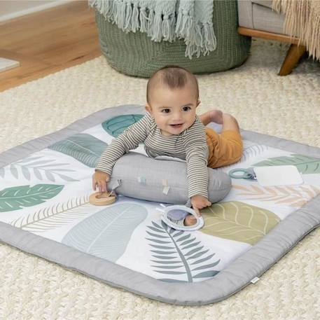 INGENUITY Tapis d'éveil tout confort Petit Eléphant, 12 cartes étapes mensuelles et tableau personnalisable, Coussin de support avec BLANC 3 - vertbaudet enfant 