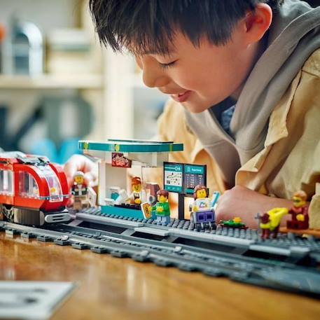 LEGO® City 60423 Le tramway et la station du centre-ville, véhicule pour enfants dès 7 ans BLANC 4 - vertbaudet enfant 