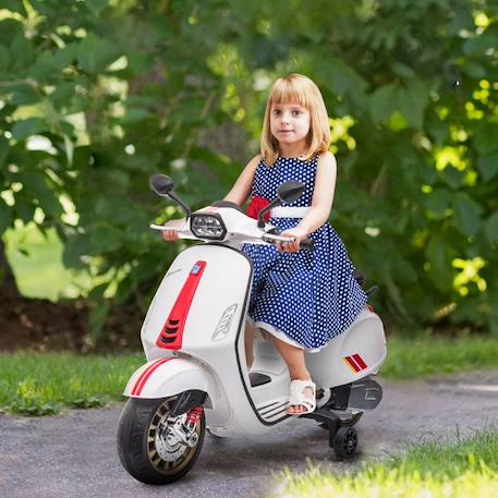 Scooter électrique enfant AIYAPLAY Vespa 6 V dim. 107L x 47l x 73H cm Musique MP3 Port USB Phare 2 roulettes, pour 3-6 ans, Blanc BLANC 2 - vertbaudet enfant 