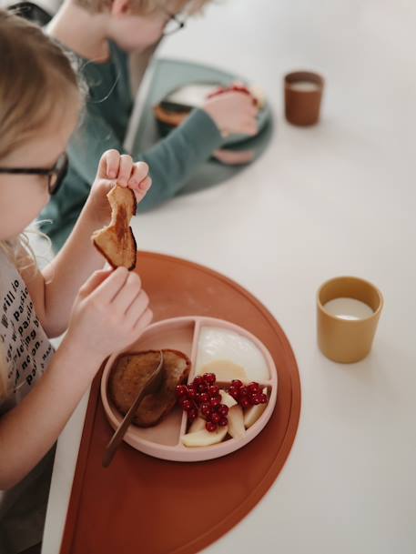 Assiette compartimentée MUSHIE en silicone beige+gris+rose blush 10 - vertbaudet enfant 